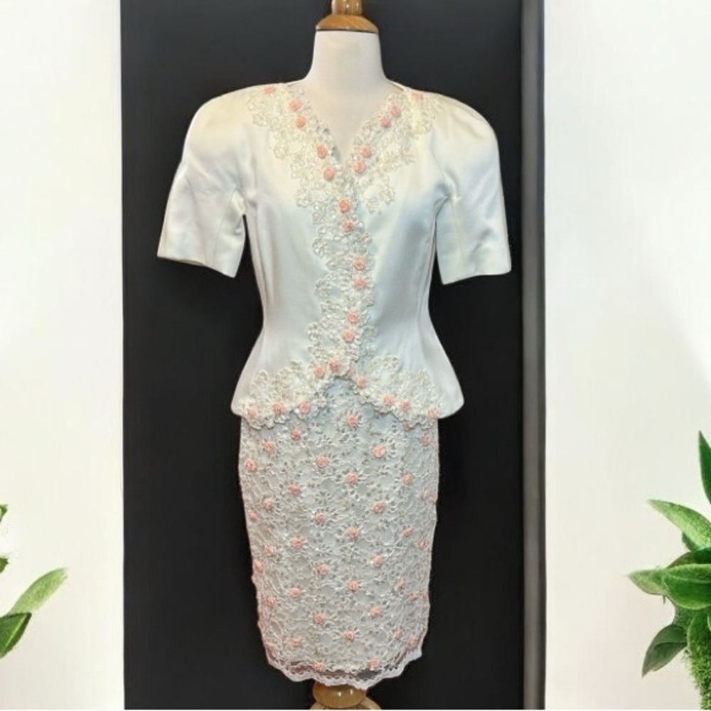 Vintage RINA diMONTELLA Blazer & Skirt set Lace and Rose Bud Embroidery Size 6